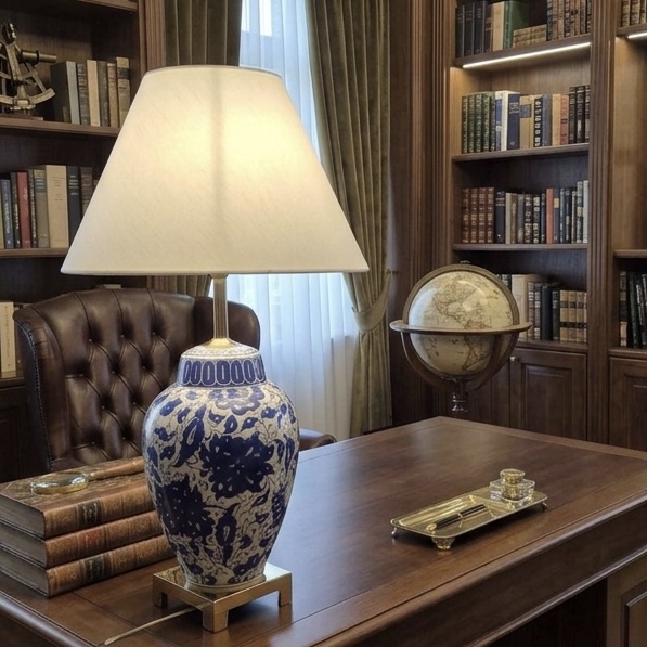 Baba Nakkaş Desenli El Yapımı Çini Abajur (Kare Tabanlı)